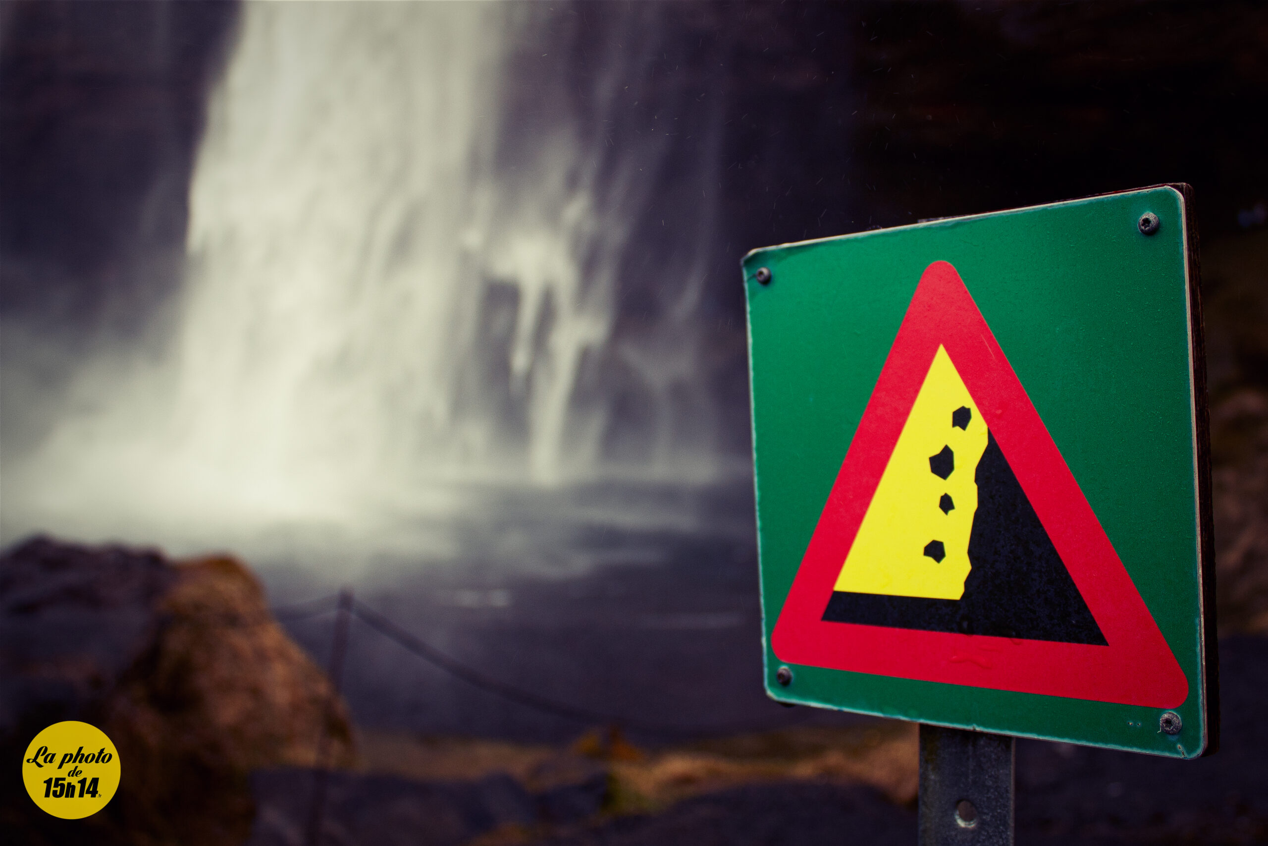 Risque de chute de pierres, Seljalandsfoss, Islande