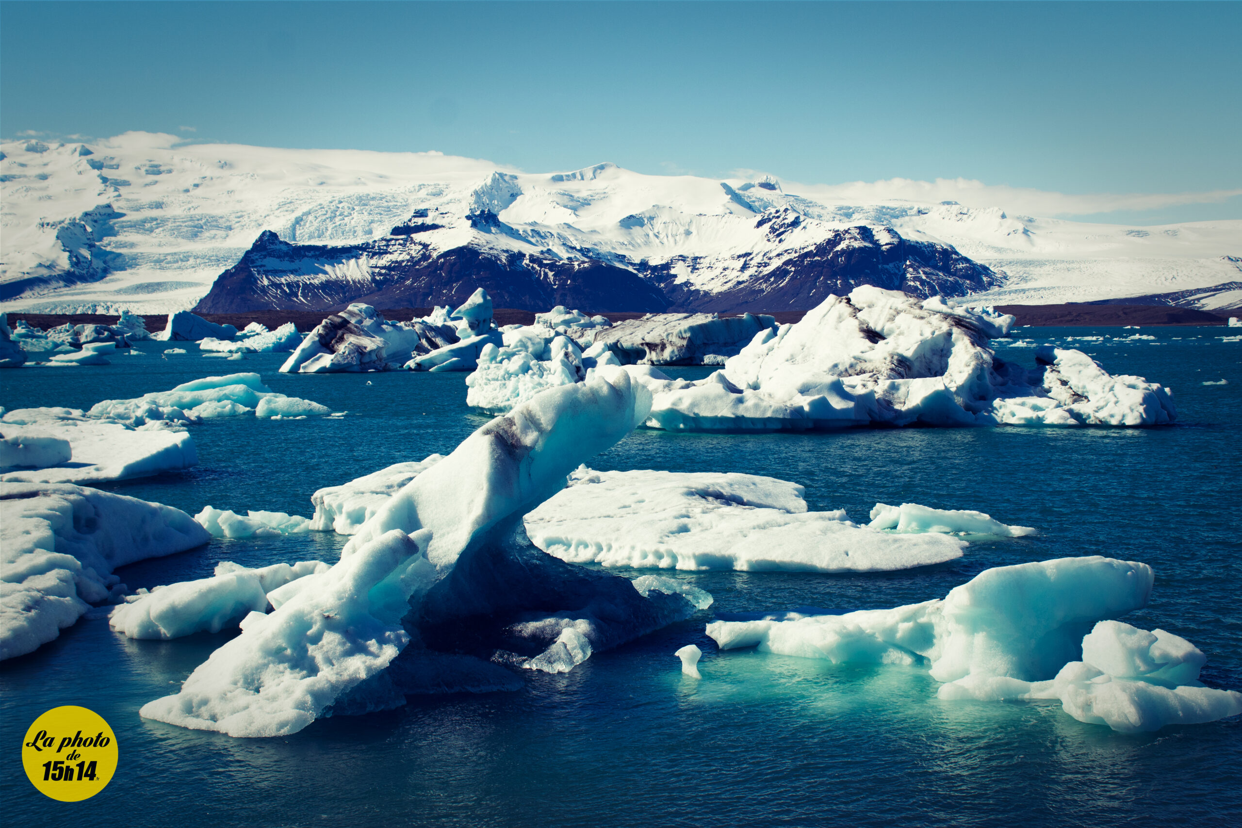 Islande : 1 000 ans de glace dérivent dans le lagon de Jökulsárlón